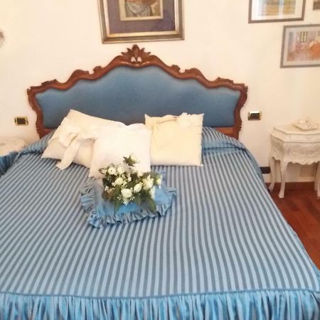 Raffinato Attico Vicino Al Mare Con Solarium Lido Di Camaiore Luaran gambar