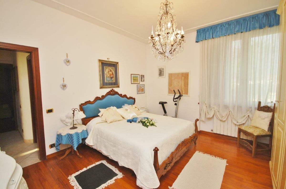 Raffinato Attico Vicino Al Mare Con Solarium Lido Di Camaiore Luaran gambar